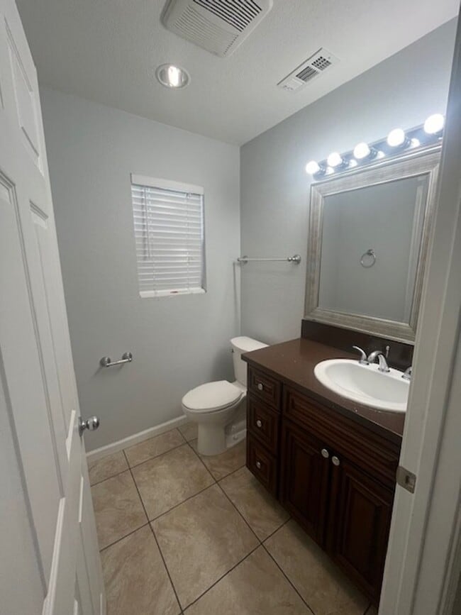 Building Photo - Charming Loma Linda Back House with All Utilities + Wi-Fi  Included