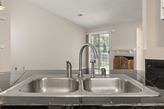 Building Photo - 416 Chelsea Woods Dr