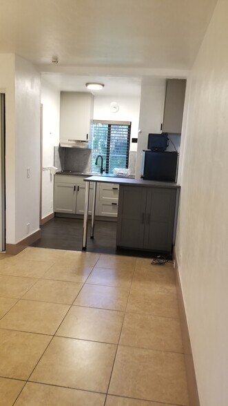 Building Photo - 1952 Madison St