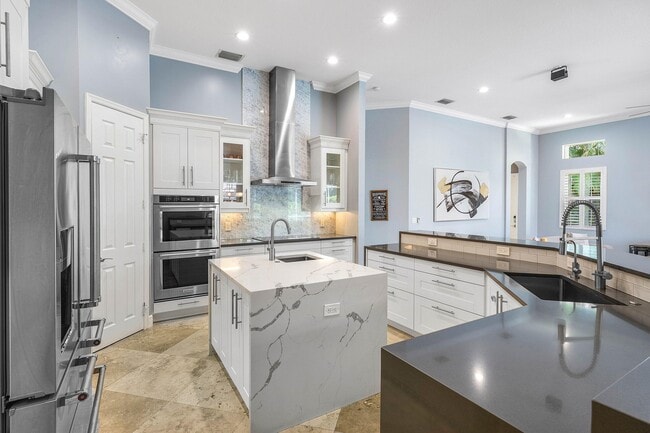 Building Photo - 4675 Manderly Dr