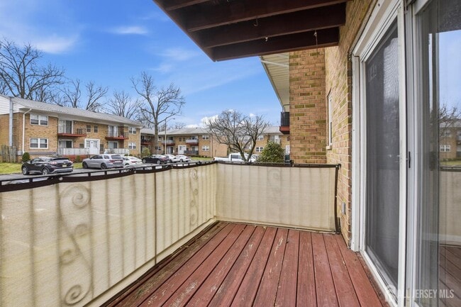 Building Photo - 160 Evergreen Rd