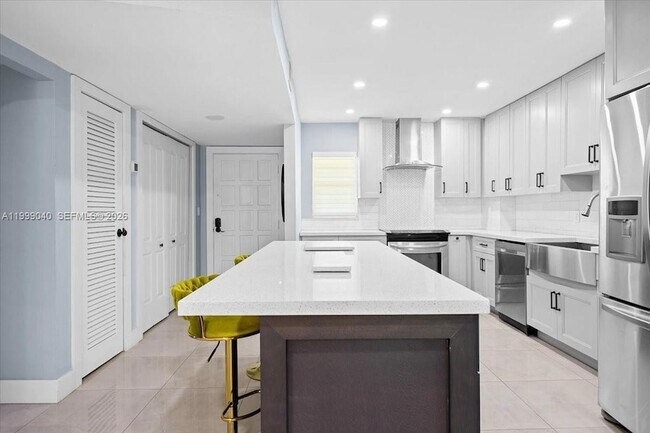 Building Photo - 6001 N Falls Cir Dr