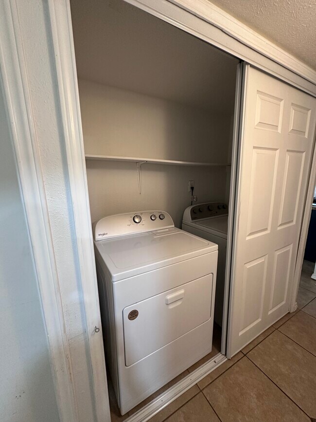 Building Photo - 6916 Elliot Ct