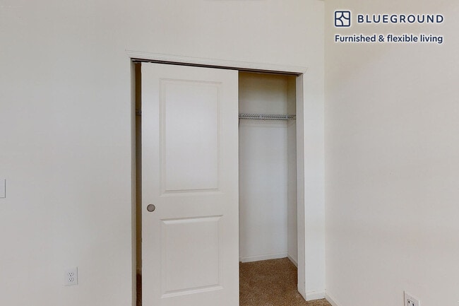 Building Photo - 1700 E 5th St