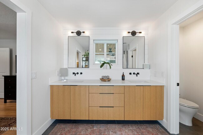 Building Photo - 4244 N 35th Pl