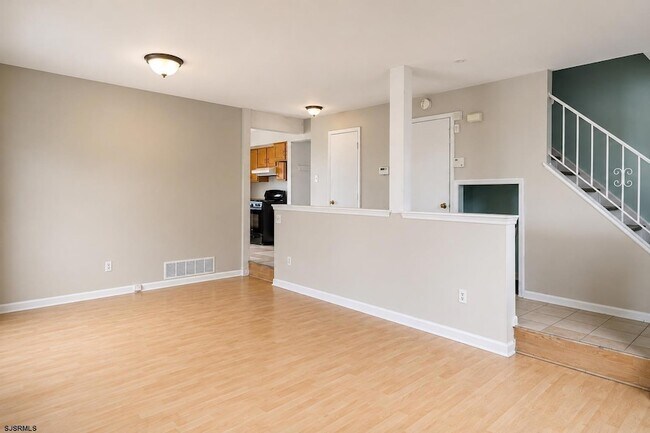 Building Photo - 610A N Victoria Ave