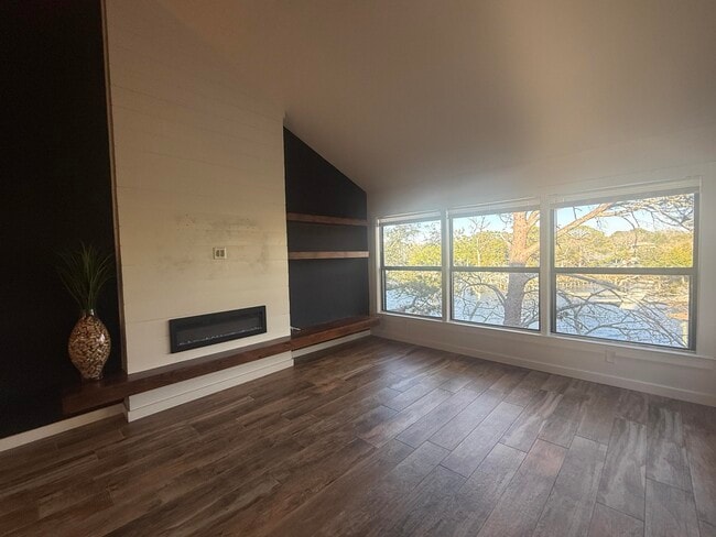 Building Photo - 300 Yacht Club Dr