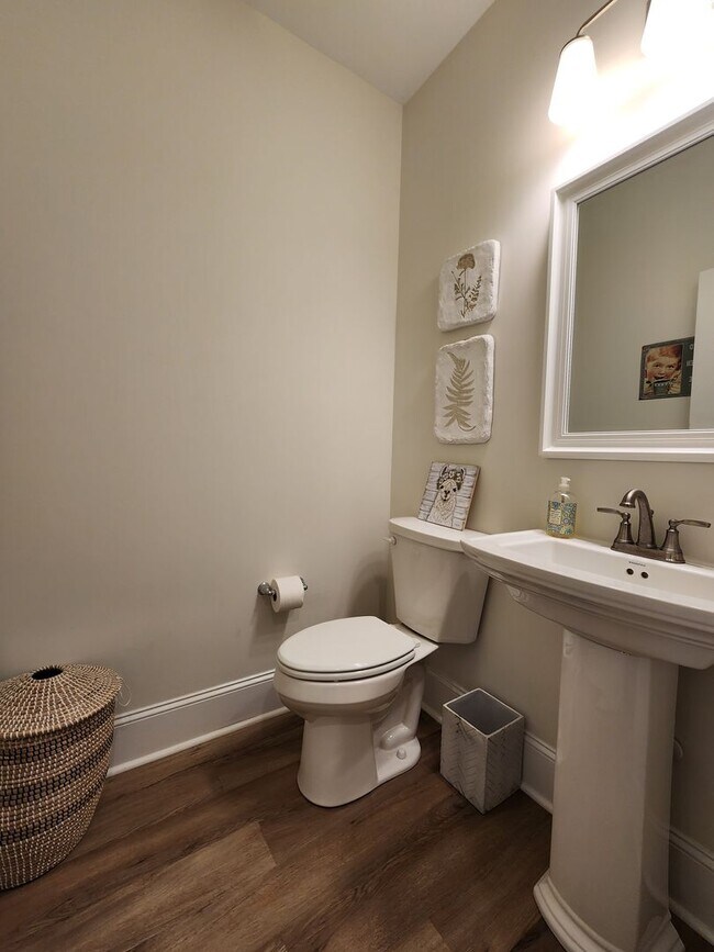 Building Photo - Home Available in Summerhouse on Everett Bay! Showings Coming Soon.