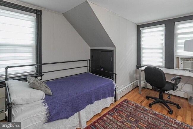 Building Photo - 357 Nassau St