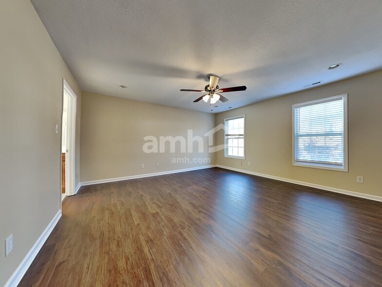 Building Photo - 10900 Aspen Grove Way