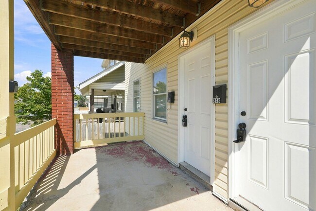 Building Photo - 846-848 Reinhard Ave