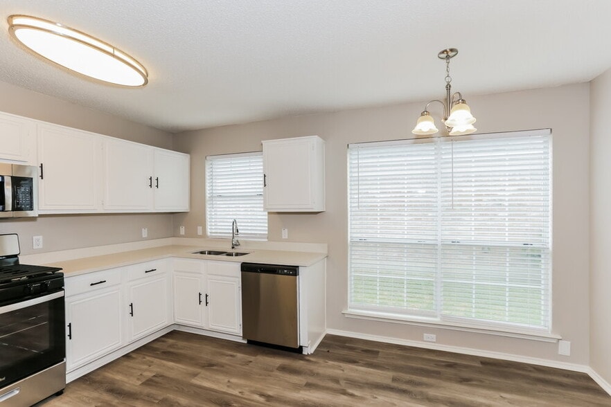 Building Photo - 1631 Chapman St