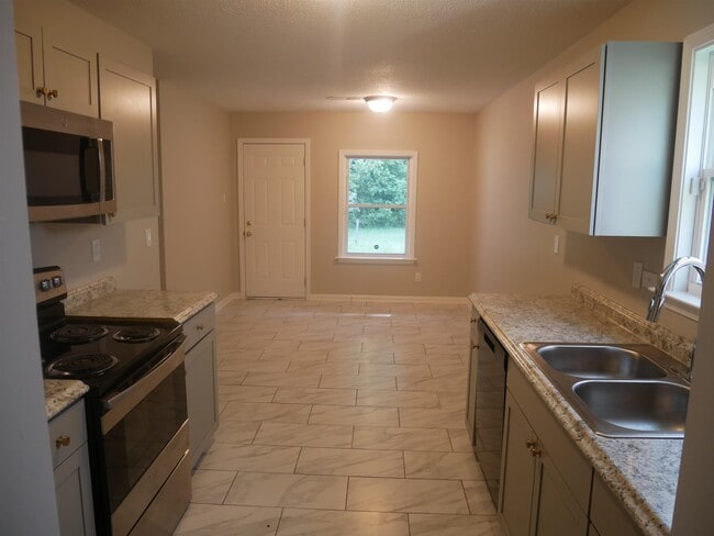 Building Photo - 4651 Addington Dr