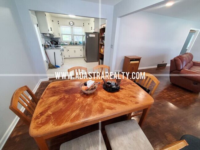 Building Photo - Spacious Overland Park Ranch Home w/Finish...