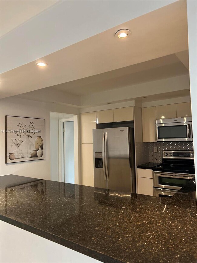 Building Photo - 16558 NE 26th Ave