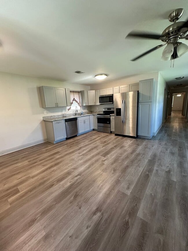 Building Photo - 1406 Memory Ln