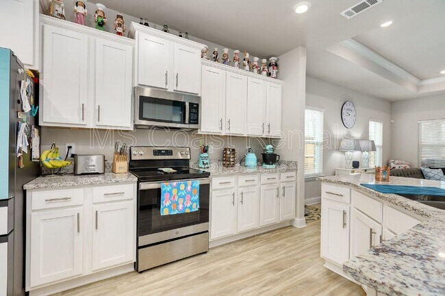 Building Photo - 5702 Overland Dr