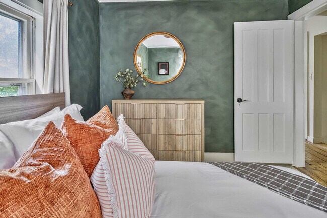 Building Photo - 52 Church St