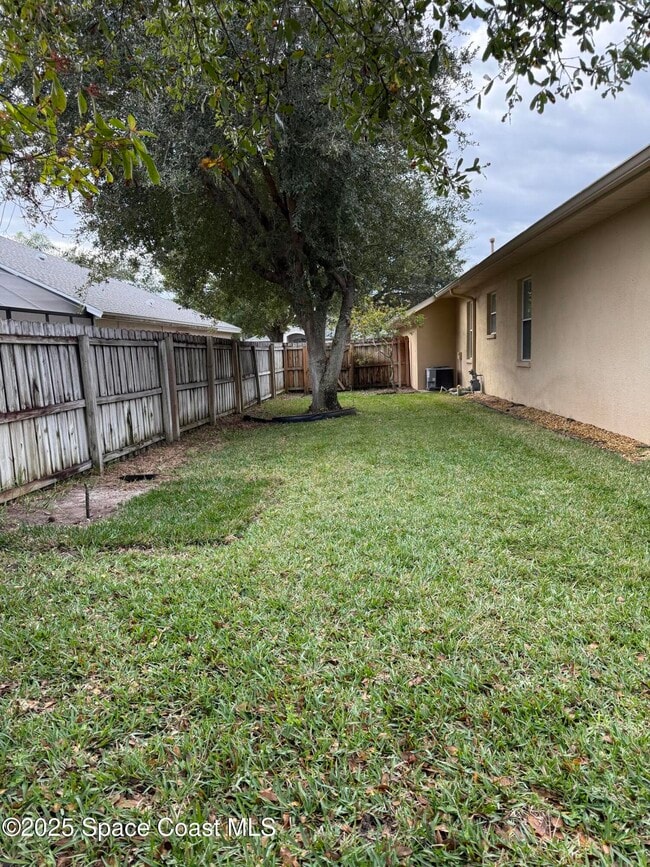 Building Photo - 5971 Newbury Cir