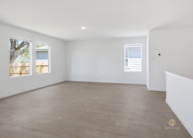 Building Photo - "Spacious 4-Bedroom Retreat with 2.5 Baths in Beautiful San Antonio!"