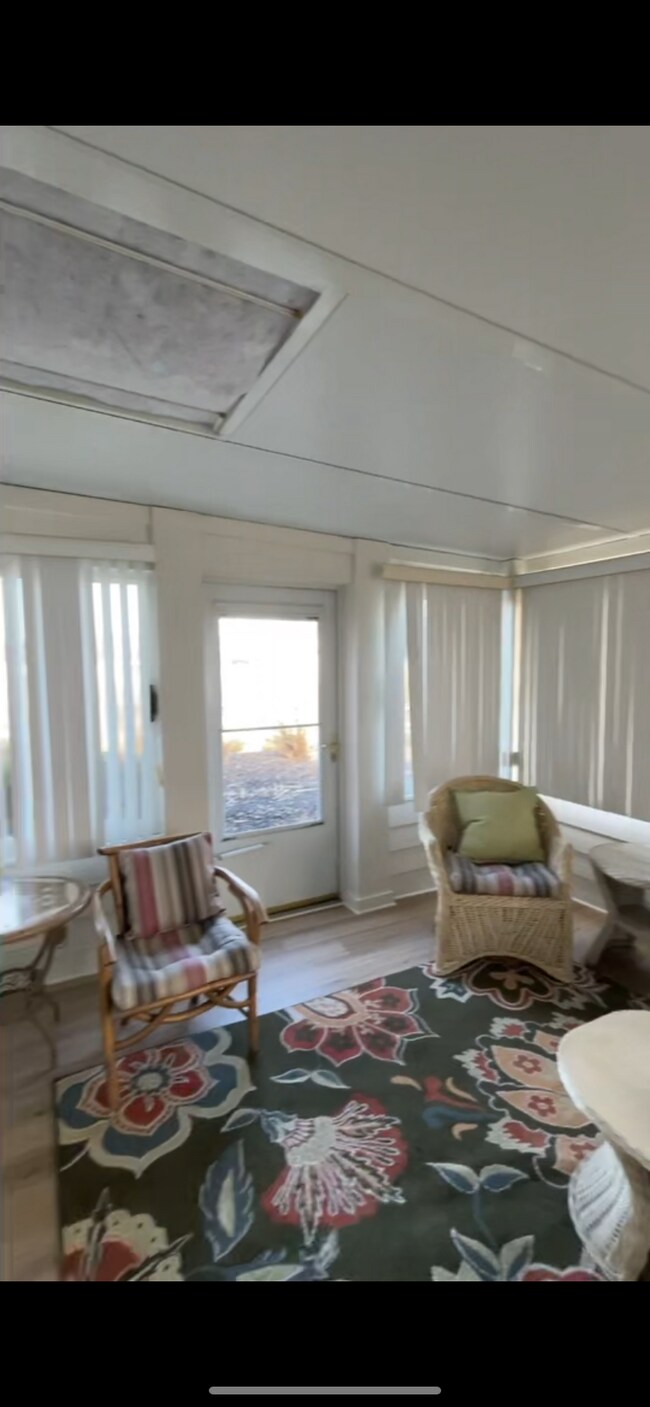 Building Photo - 500 Dandy Brush Ln W