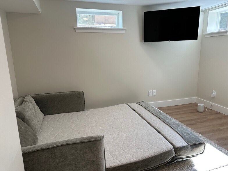 Building Photo - 2412 Columbia St SW