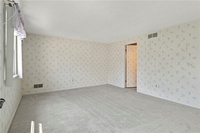 Building Photo - 245 Deerhurst Ln