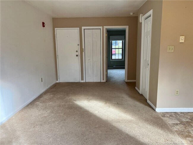 Building Photo - 74 Aspetuck Vlg