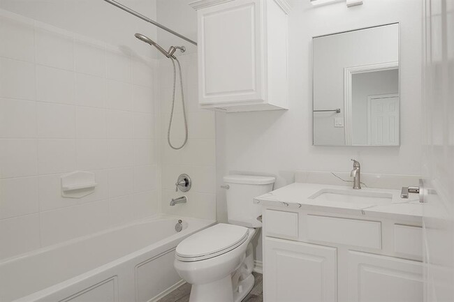 Building Photo - 83 E French Oaks Cir