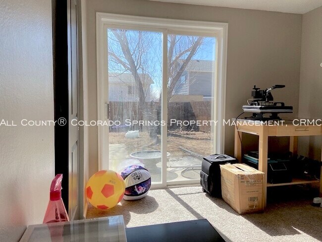 Building Photo - 5020 Wainwright Dr