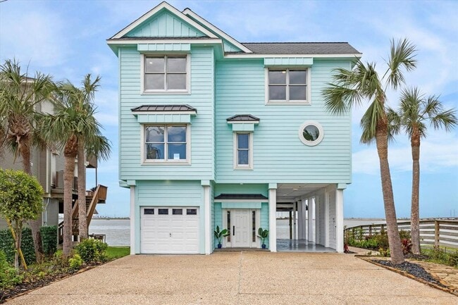 Building Photo - 1322 Outrigger St