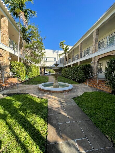 Building Photo - 2133 Calais Dr