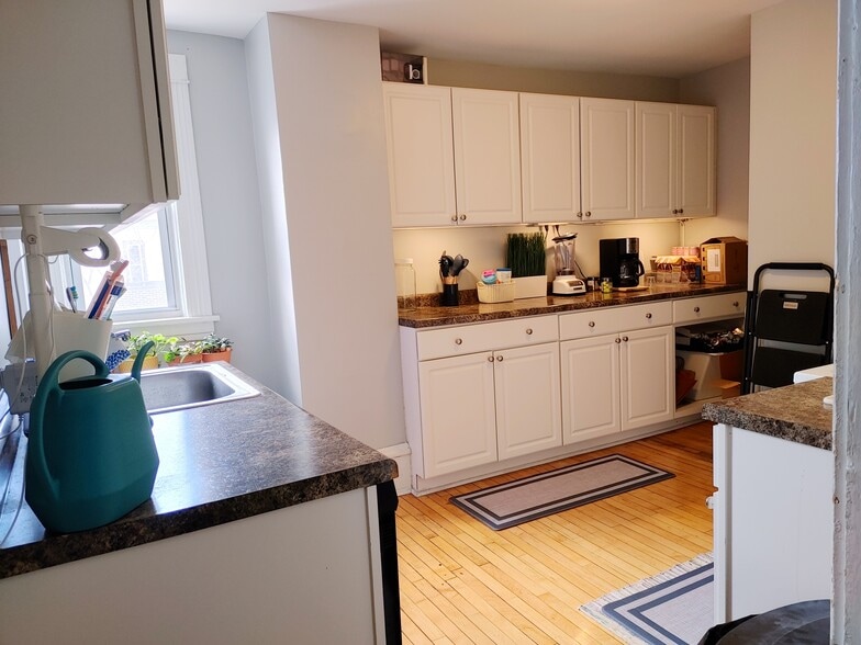 Kitchen - 3454 Nicollet Ave