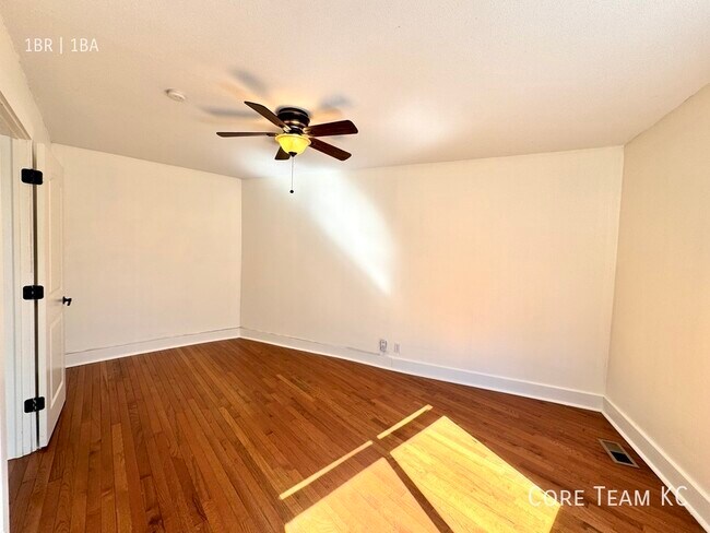 Building Photo - 4328 Roanoke Pkwy