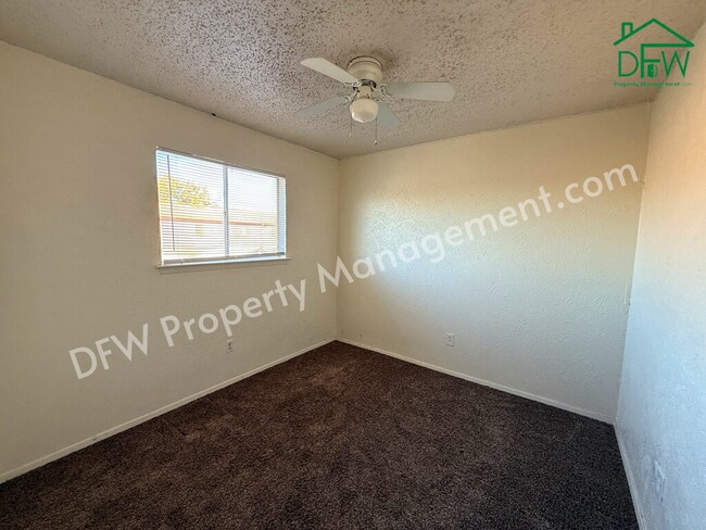 Building Photo - 1021 Pleasant Valley Ln