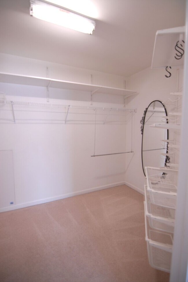 Building Photo - 4036 Comrie Ln