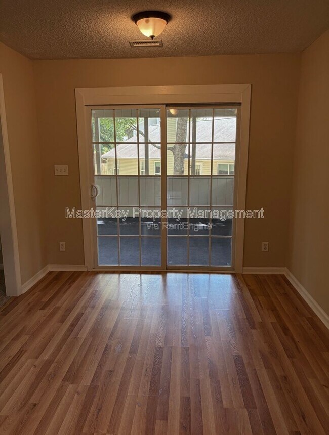 Building Photo - 1401 Ravensthorpe Dr