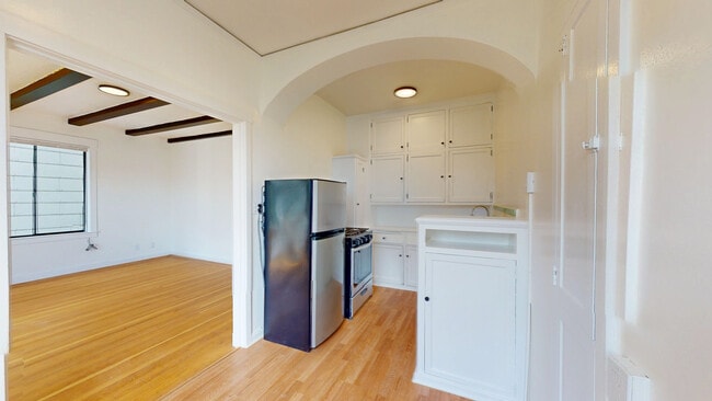 Building Photo - 1630 Jones St