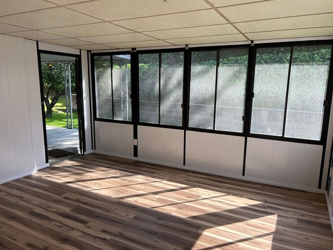 Building Photo - Charming Home with Sunroom & Spacious Backyard in Glendora