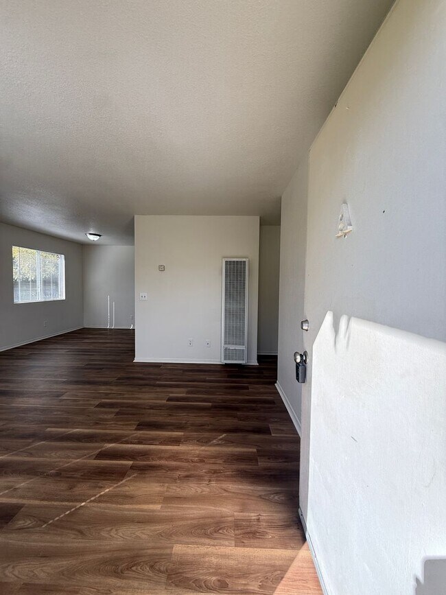 Building Photo - S12000