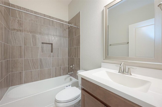 Building Photo - 402 Jolly Ginger Dr