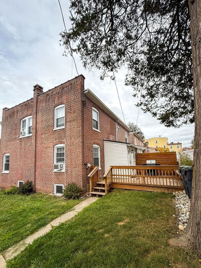 Building Photo - Stunning 3-Bedroom Twin Home in the Heart of Phoenixville! Available NOW!