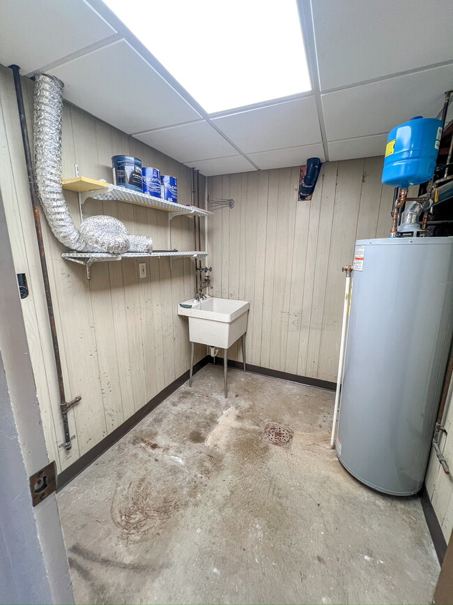 Building Photo - 136 Old Gate Rd