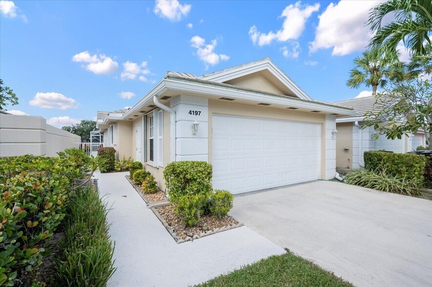 Primary Photo - 4197 Royal Oak Dr