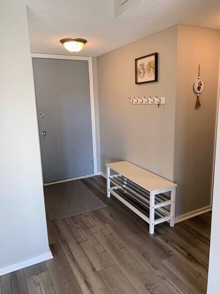 Entry way with large closet adjacent - 26 10th St W