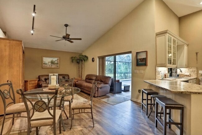Building Photo - 522 SW Timber Trail