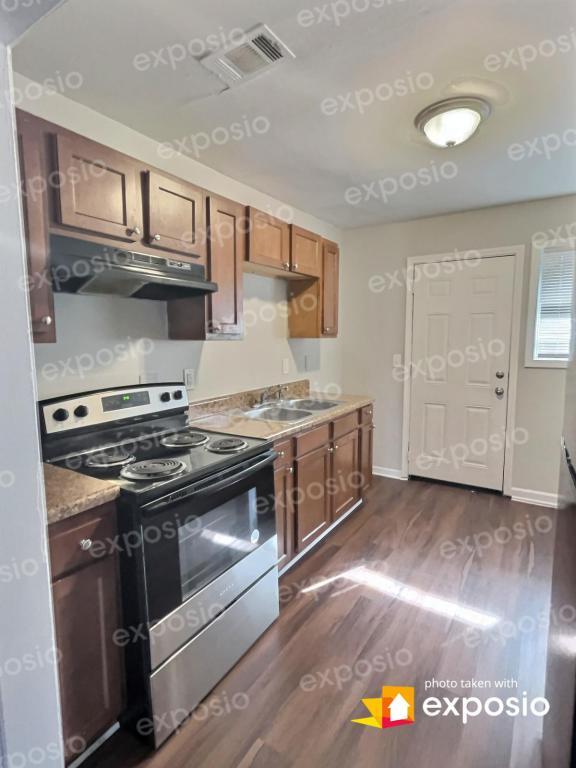 Building Photo - 1910 Center Ave