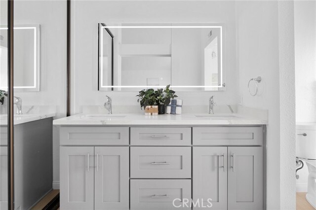 Building Photo - 11 Hunter