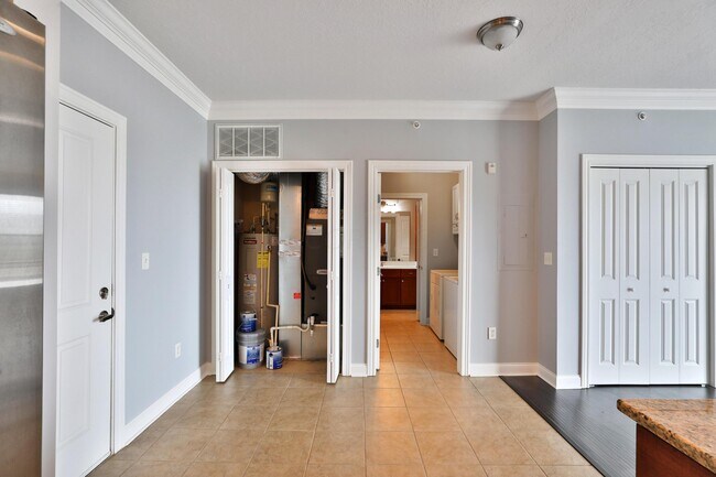 Building Photo - 511 W 1st Ave