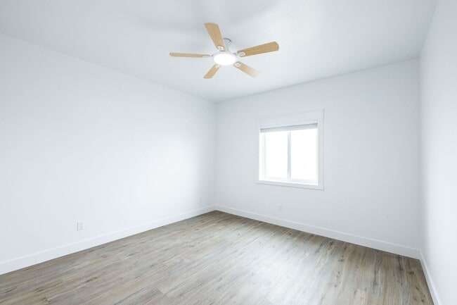 Building Photo - L2422OY